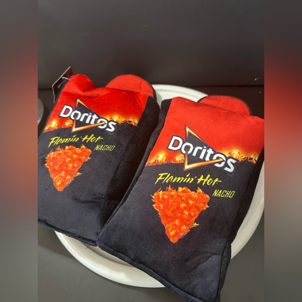 🆕Ground Up Doritos Men’s 3D Crunh Slippers